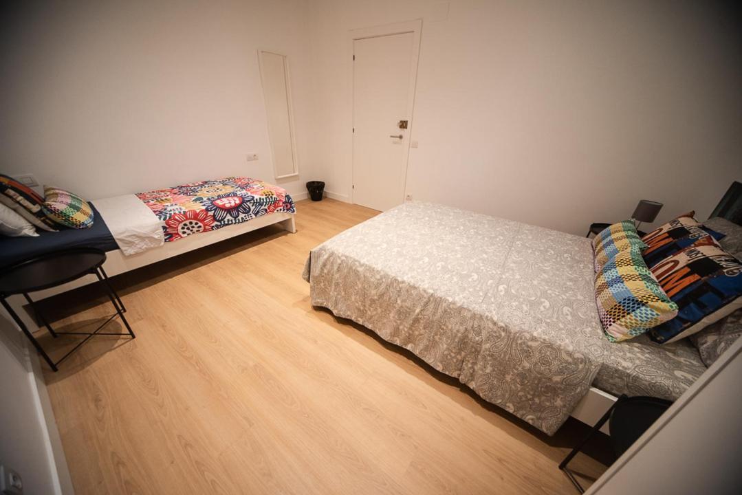 By Universitat Rooms バルセロナ エクステリア 写真