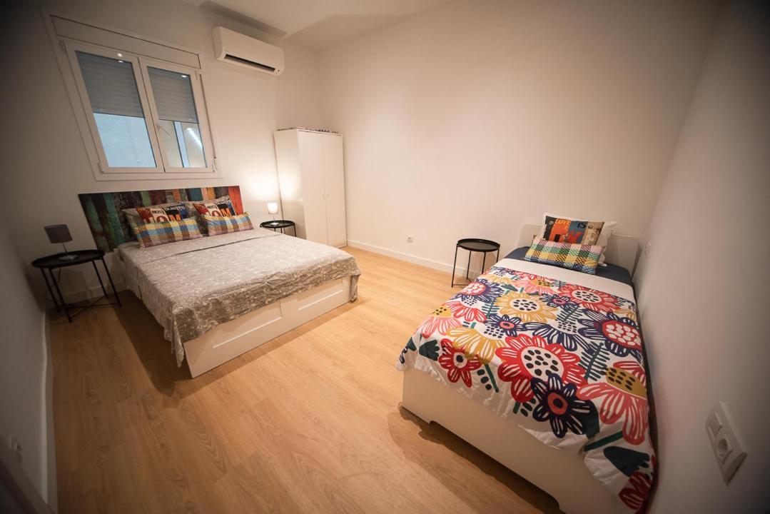 By Universitat Rooms バルセロナ エクステリア 写真